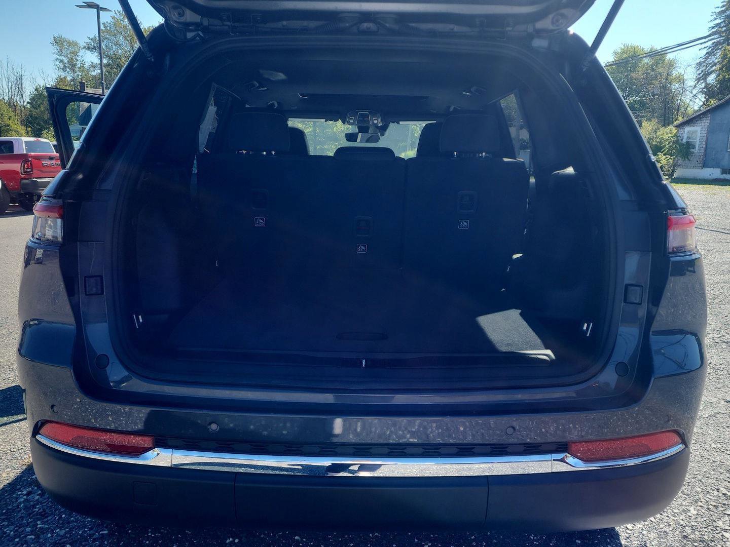 New 2025 Jeep Grand Cherokee Laredo X image 15