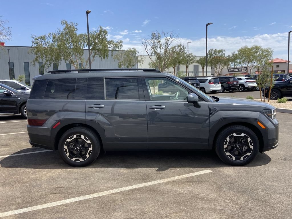 Used 2025 Hyundai Santa Fe SEL FWD image 2