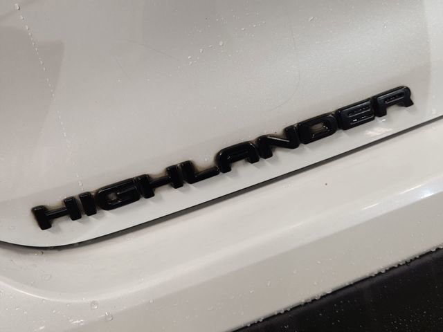 Used 2022 Toyota Highlander L FWD image 30