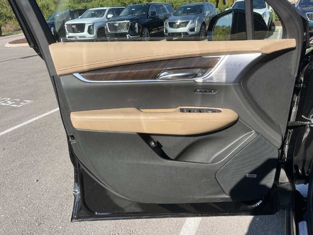 Used 2025 Cadillac XT6 Premium Luxury w/ Platinum Package FWD image 30