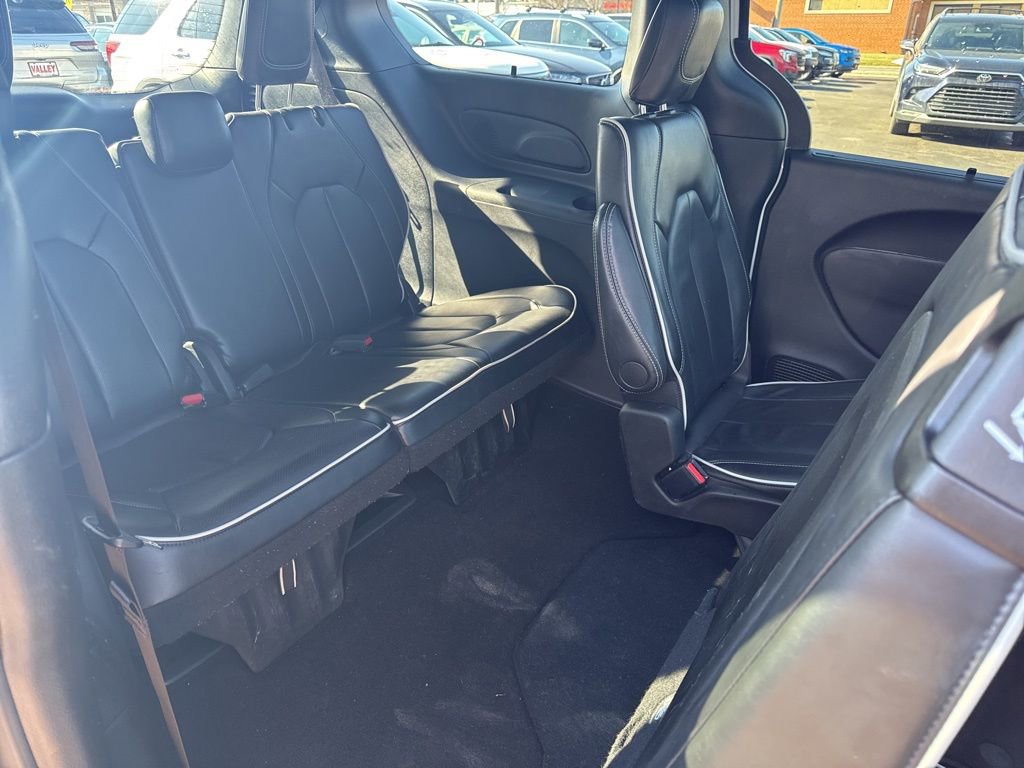 Used 2025 Chrysler Pacifica Limited image 42