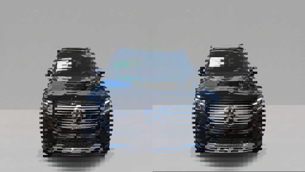 Used 2026 Mercedes-Benz GLB 250 4MATIC image 3