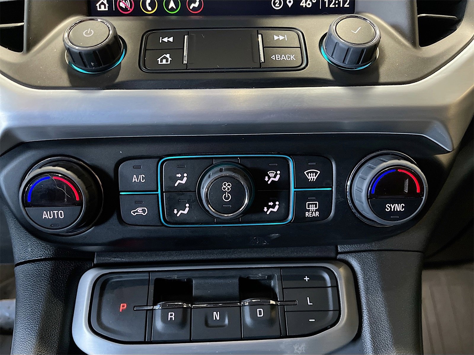 Used 2023 GMC Acadia SLT w/ Preferred Package image 16