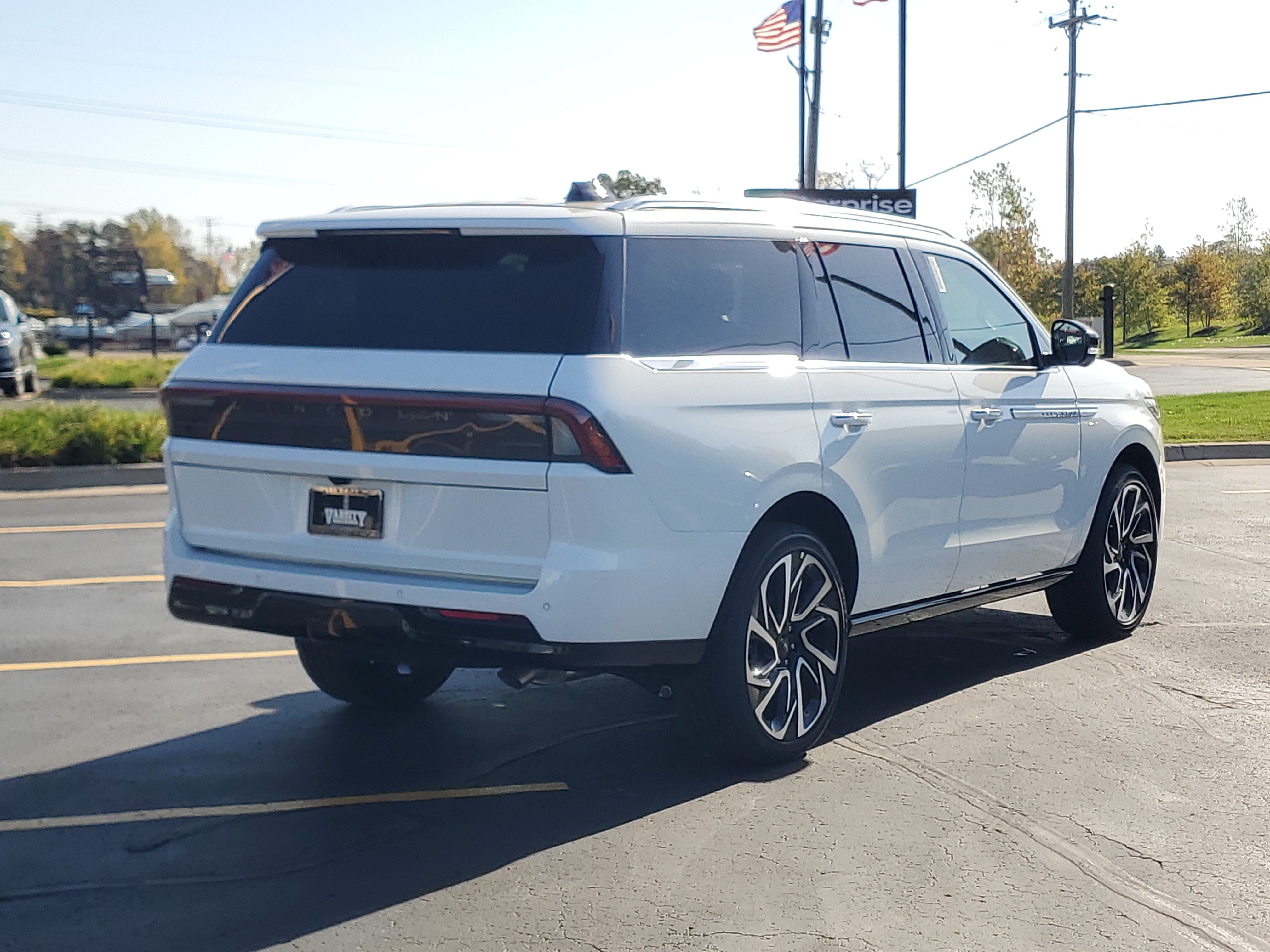 New 2027 Lincoln Navigator Reserve AWD/4WD image 4