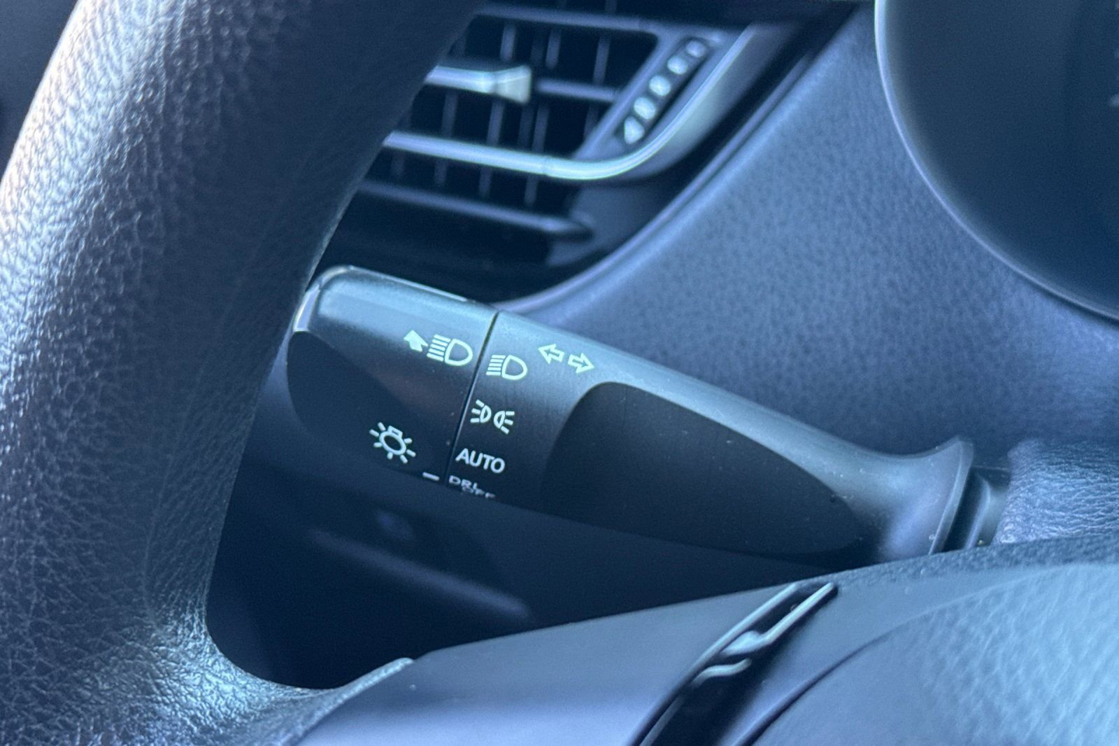 Used 2019 Toyota C-HR LE image 34