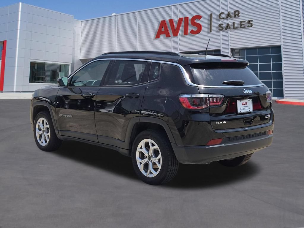 Used 2025 Jeep Compass Latitude w/ Sun & Sound Group AWD/4WD image 9
