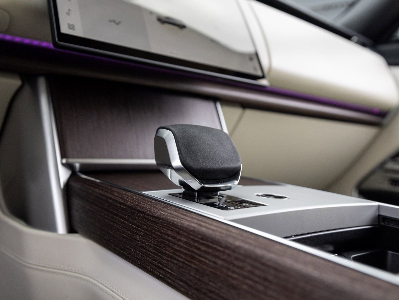 Used 2025 Land Rover Range Rover SE image 23