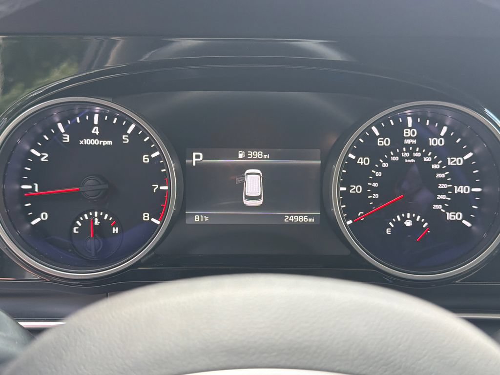 Used 2024 Kia Carnival EX FWD image 25