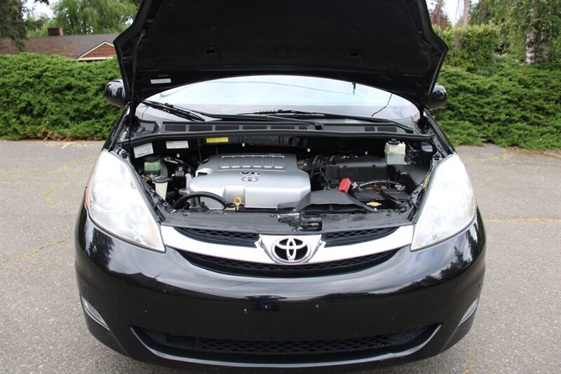 Used 2009 Toyota Sienna XLE Limited AWD/4WD image 21