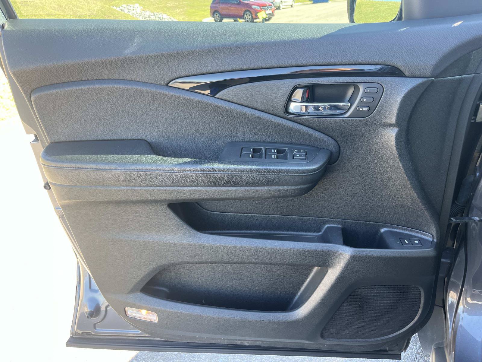 Used 2016 Honda Pilot Touring image 30