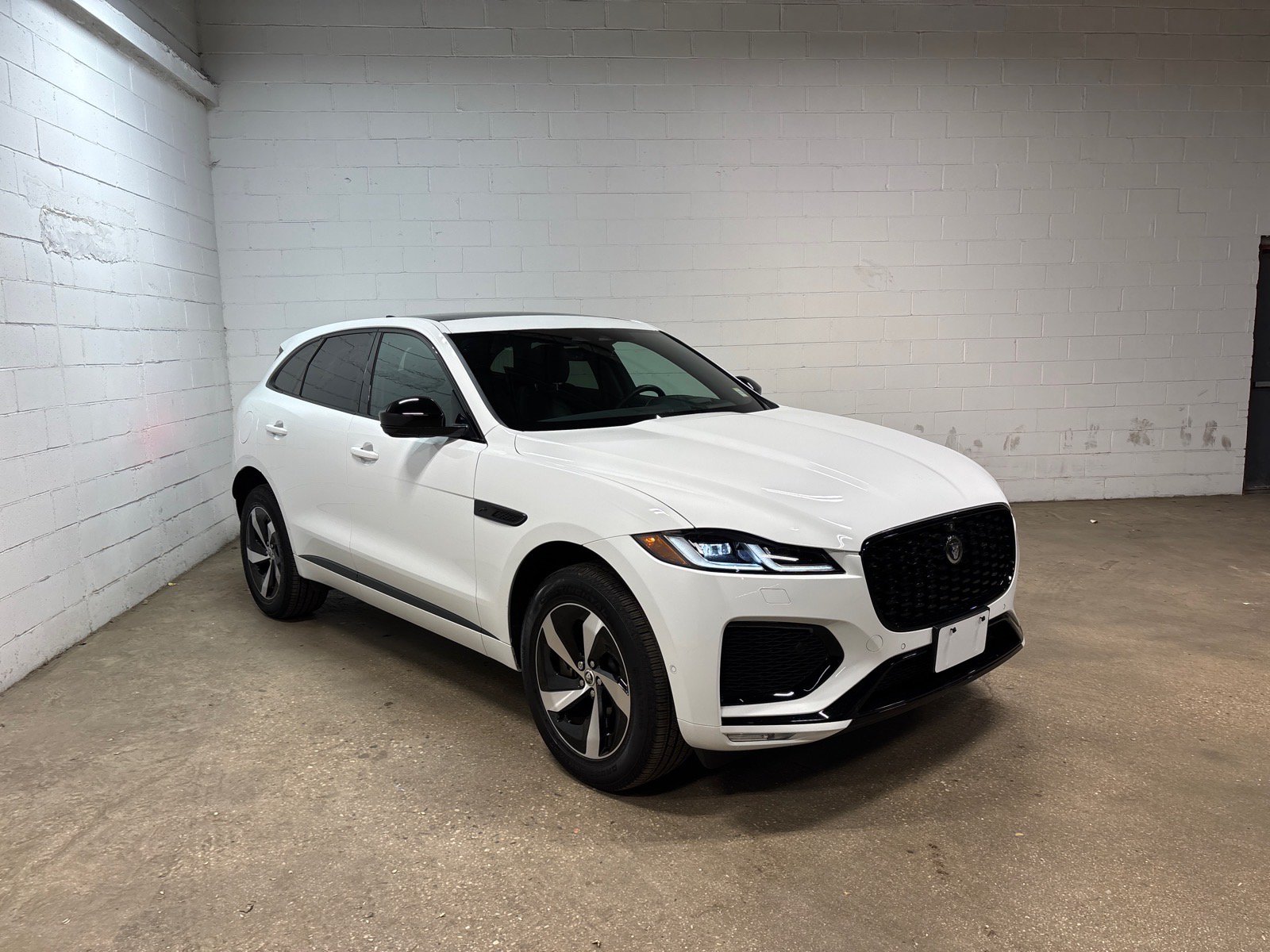 Used 2026 Jaguar F-PACE R-Dynamic S AWD/4WD image 4