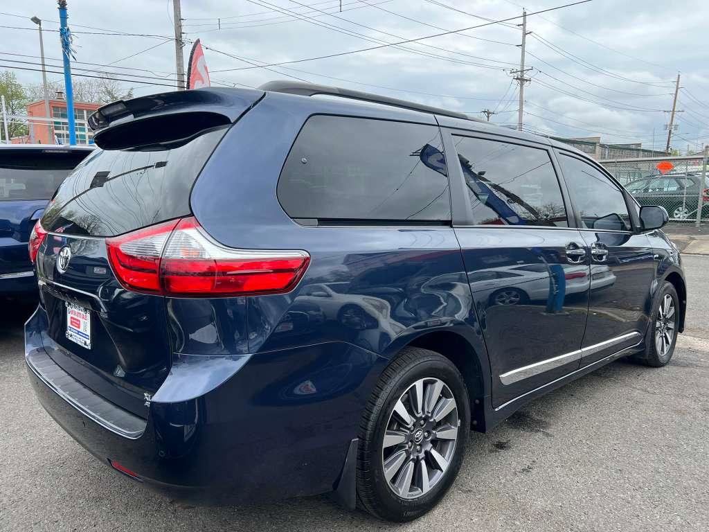 Used 2020 Toyota Sienna XLE w/ XLE Navigation Package AWD/4WD image 10