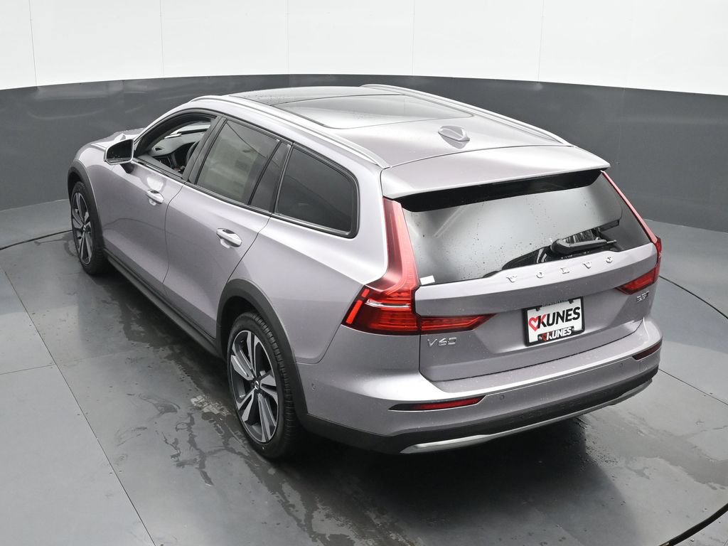 New 2026 Volvo V60 B5 Cross Country Plus w/ Climate Package AWD/4WD image 37