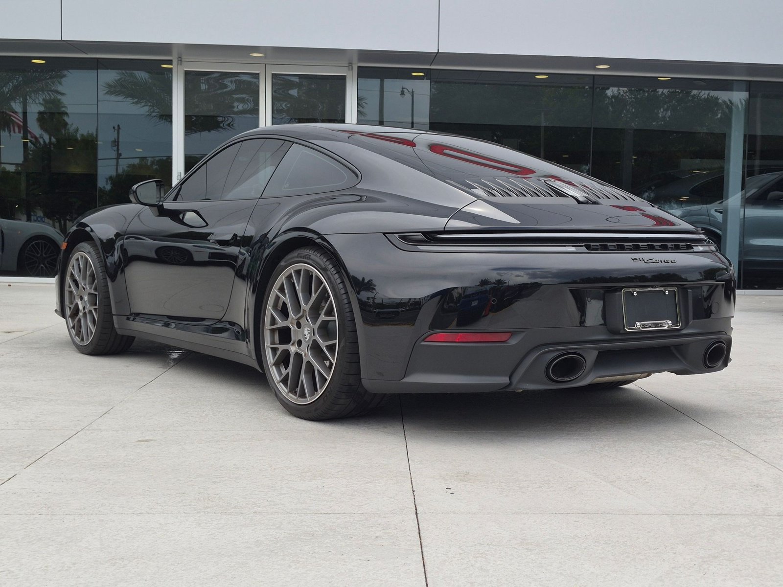 Used 2025 Porsche 911 Carrera RWD image 3