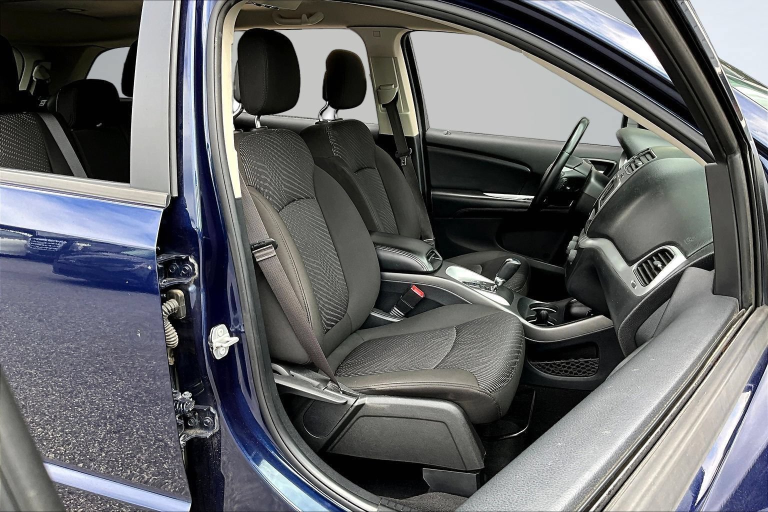Used 2020 Dodge Journey SE w/ SE Popular Equipment Group FWD image 23