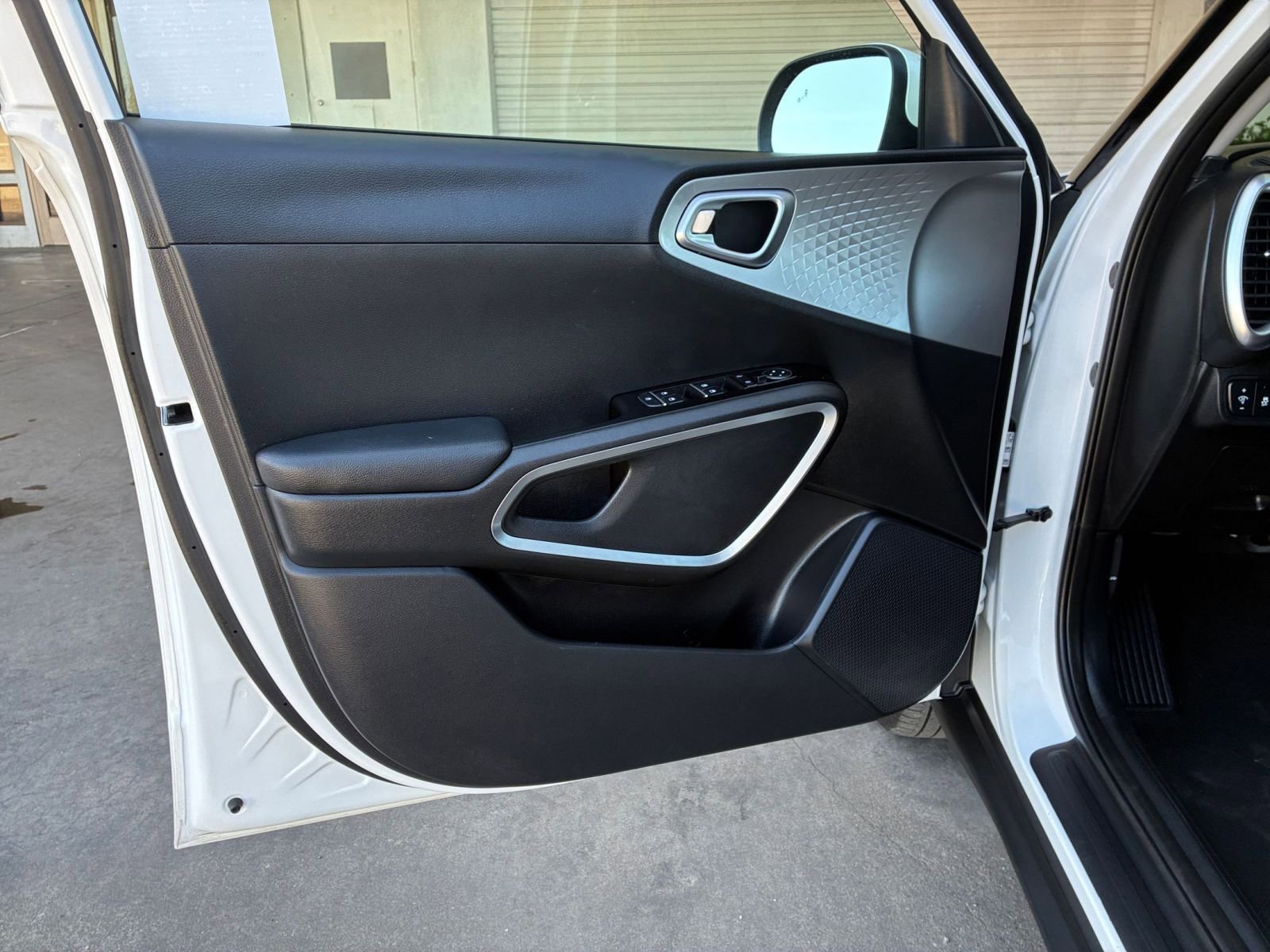 Used 2025 Kia Soul LX w/ LX Technology Package image 18