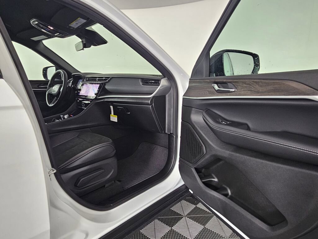 New 2026 Jeep Grand Cherokee Altitude image 37