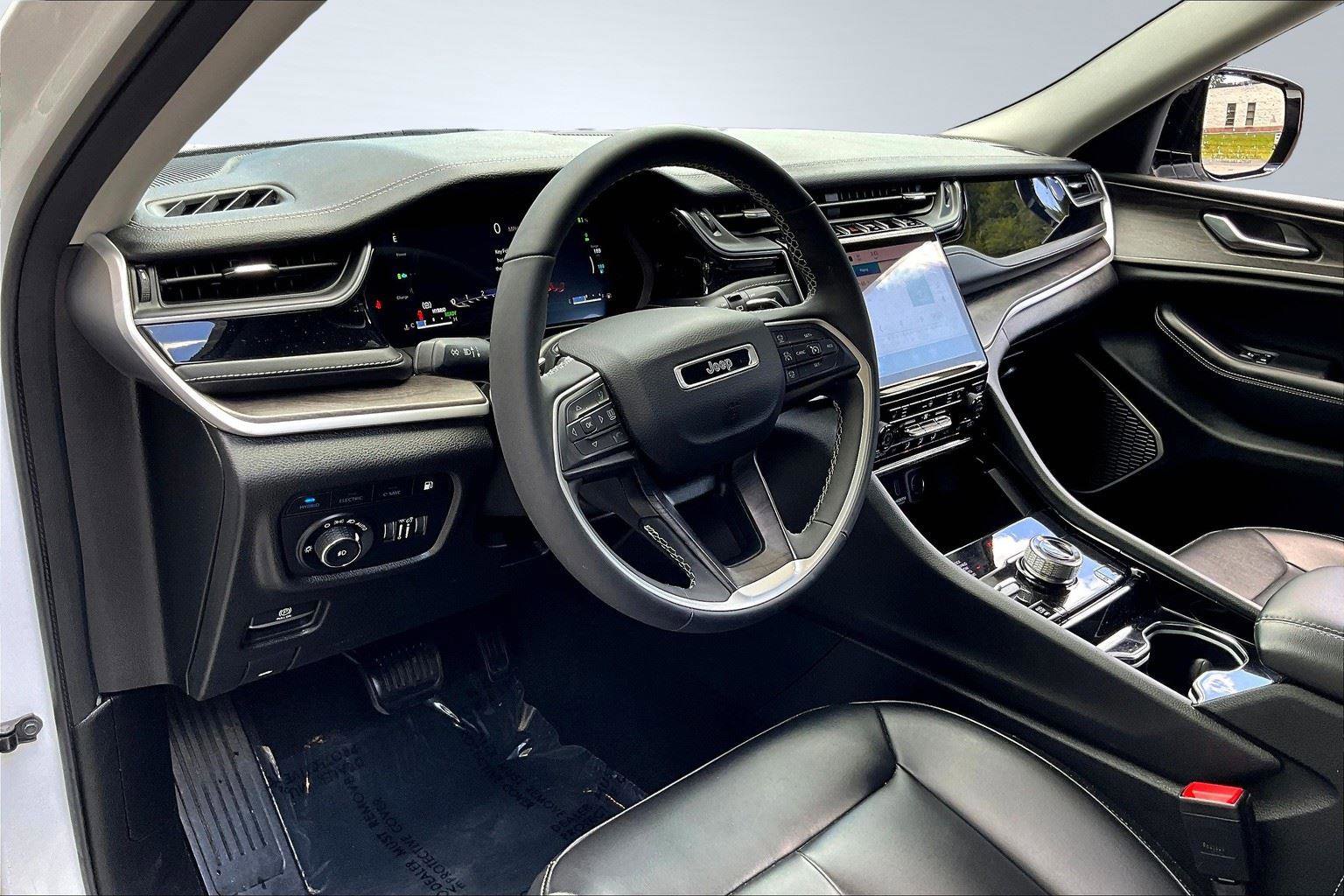 Used 2023 Jeep Grand Cherokee 4WD 4xe image 15