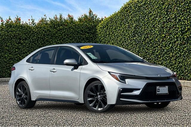 Used 2024 Toyota Corolla XSE FWD image 2