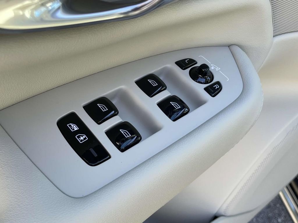 New 2026 Volvo XC90 B6 Ultra w/ Protection Package image 6