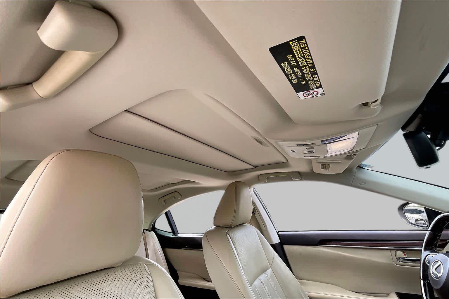 Used 2016 Lexus ES 350 w/ Ultra Luxury Package FWD image 12