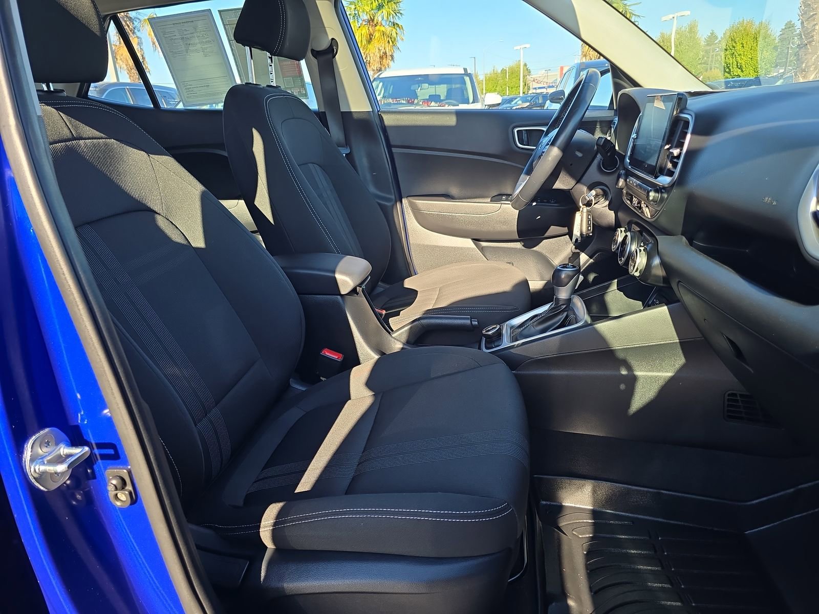 Used 2022 Hyundai Venue SEL image 30