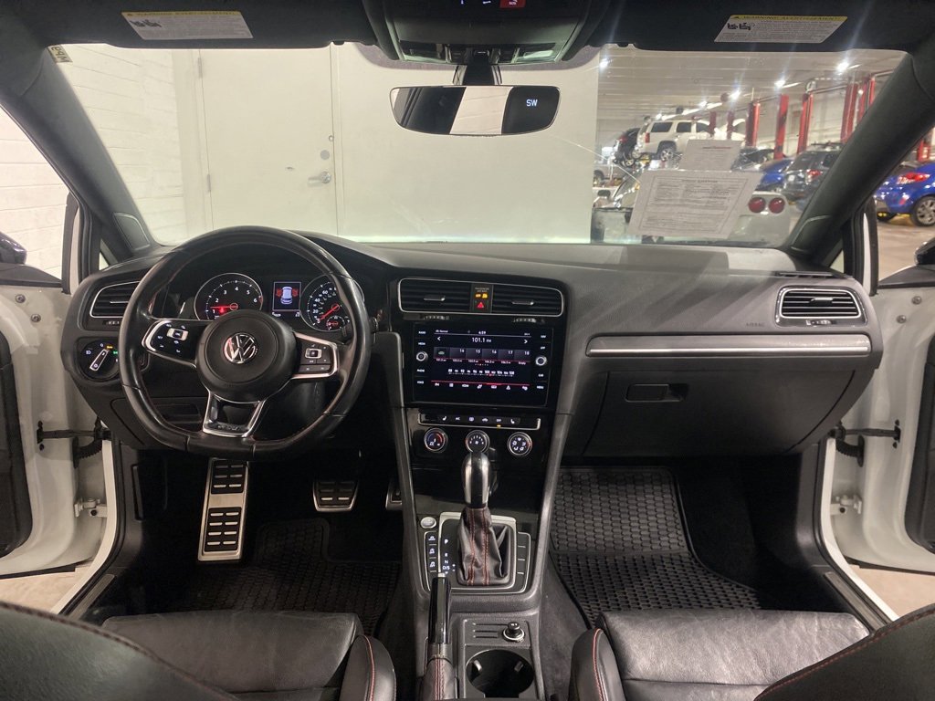 Used 2021 Volkswagen GTI SE image 10