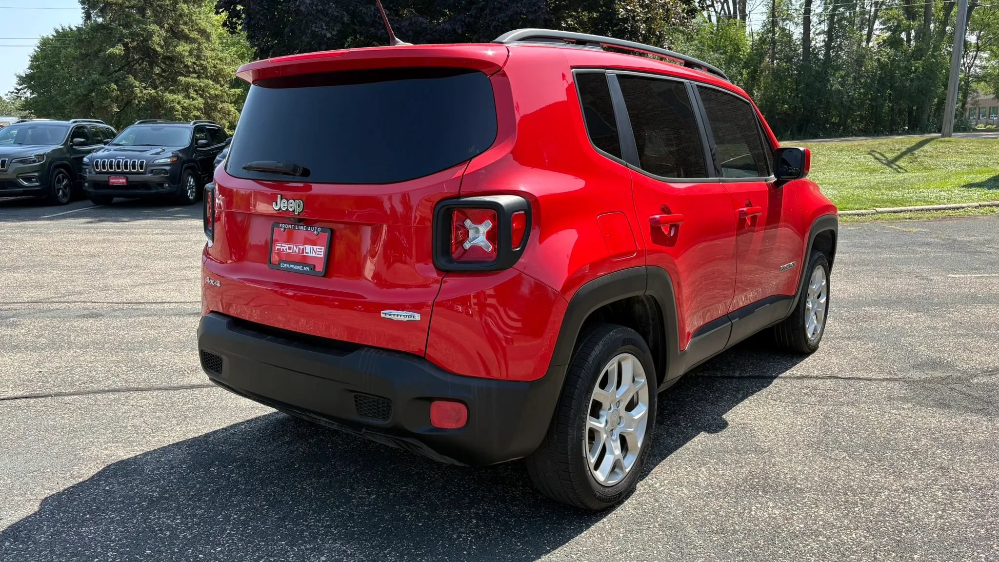 Used 2017 Jeep Renegade Latitude w/ Popular Equipment Group AWD/4WD image 9