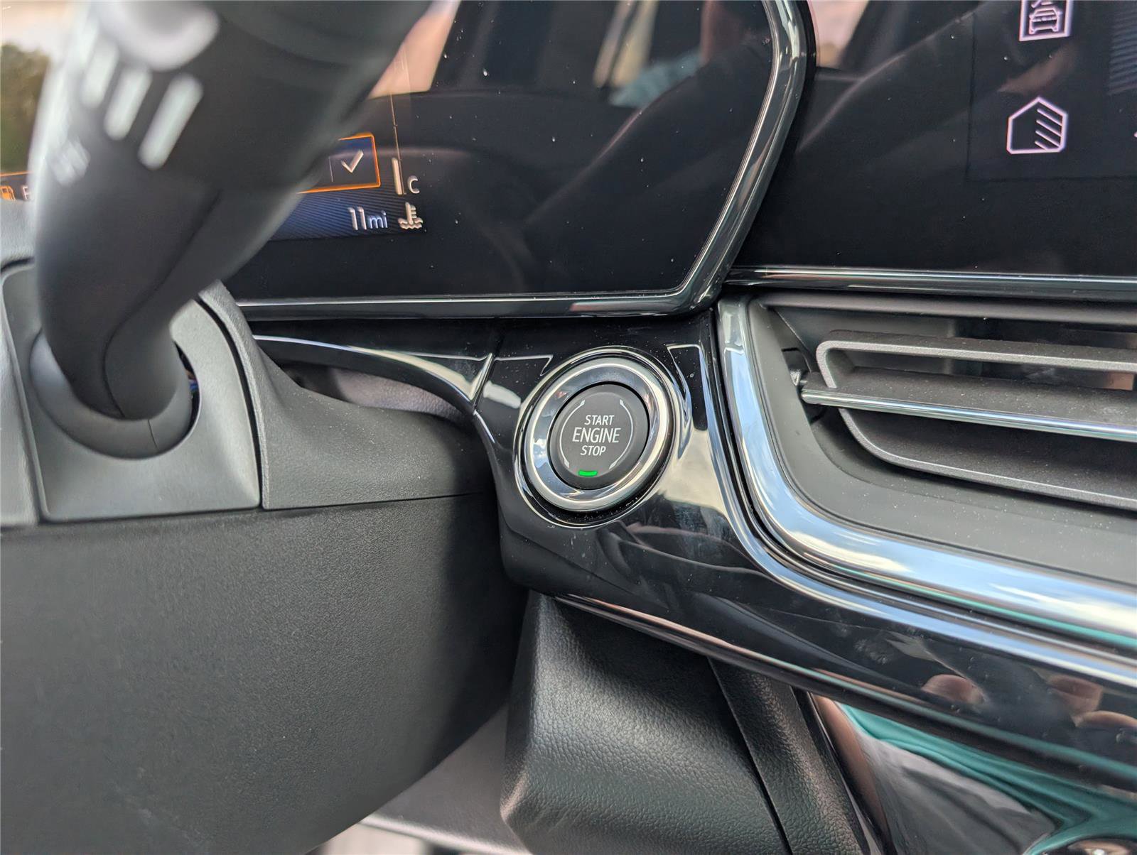 New 2026 Chevrolet Trax RS w/ Sunroof Package image 31