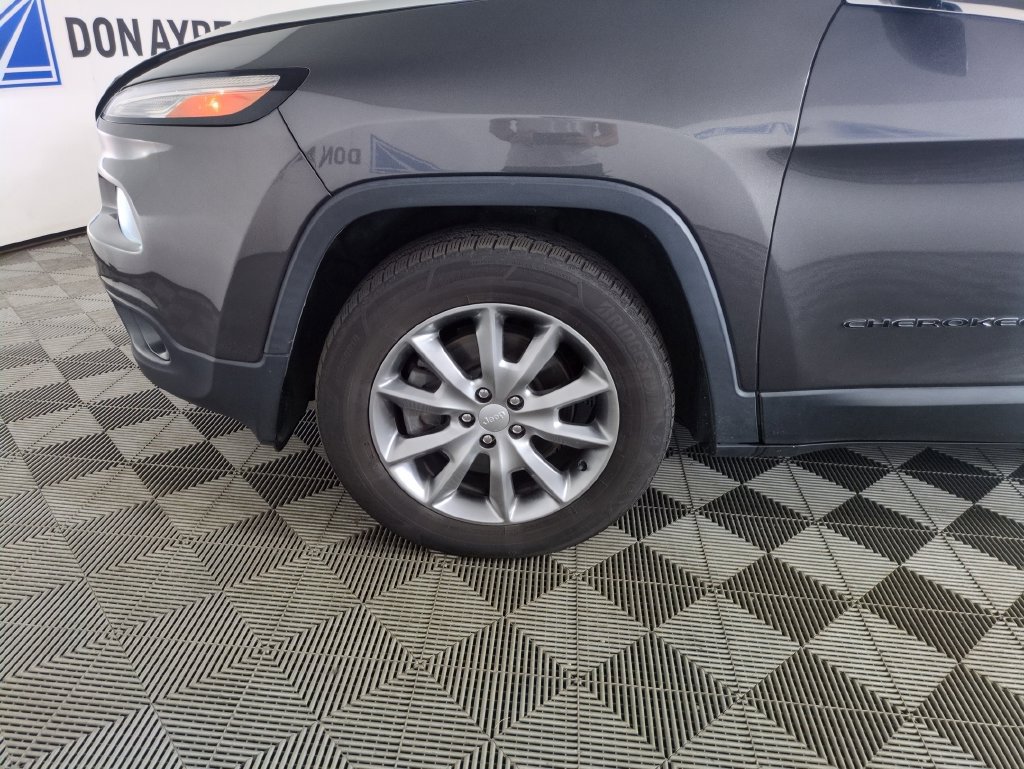 Used 2018 Jeep Cherokee Limited AWD/4WD image 31
