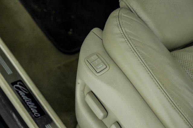 Used 2010 Cadillac SRX Luxury image 30