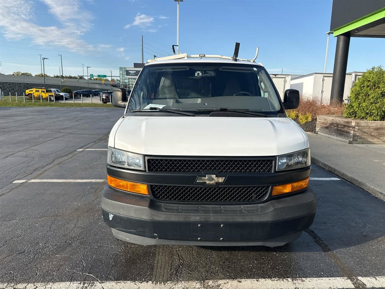Used 2018 Chevrolet Express 2500 w/ Driver Convenience Package RWD image 3
