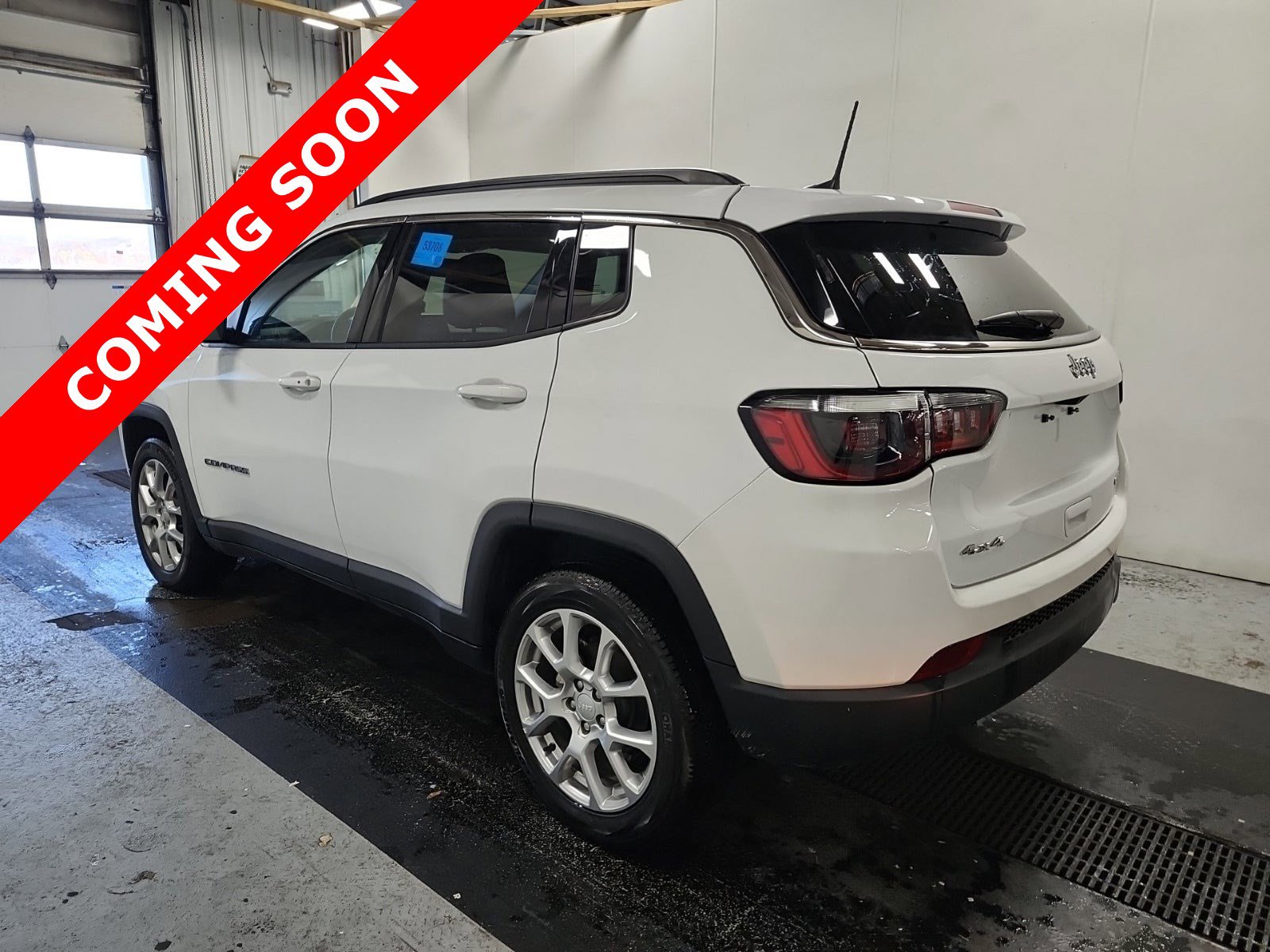 Used 2024 Jeep Compass Latitude w/ Sun and Sound Group image 4