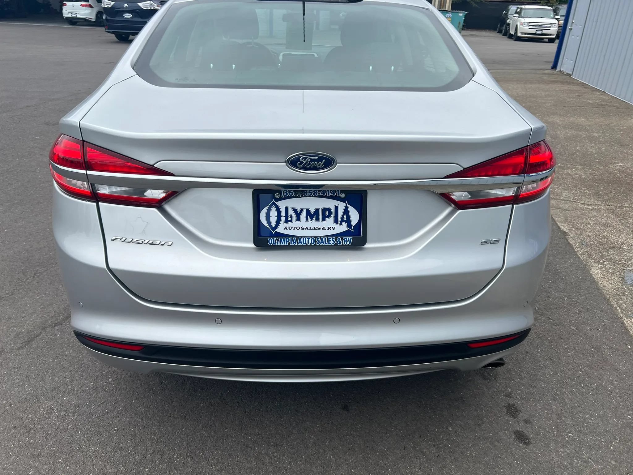 Used 2018 Ford Fusion SE FWD image 9