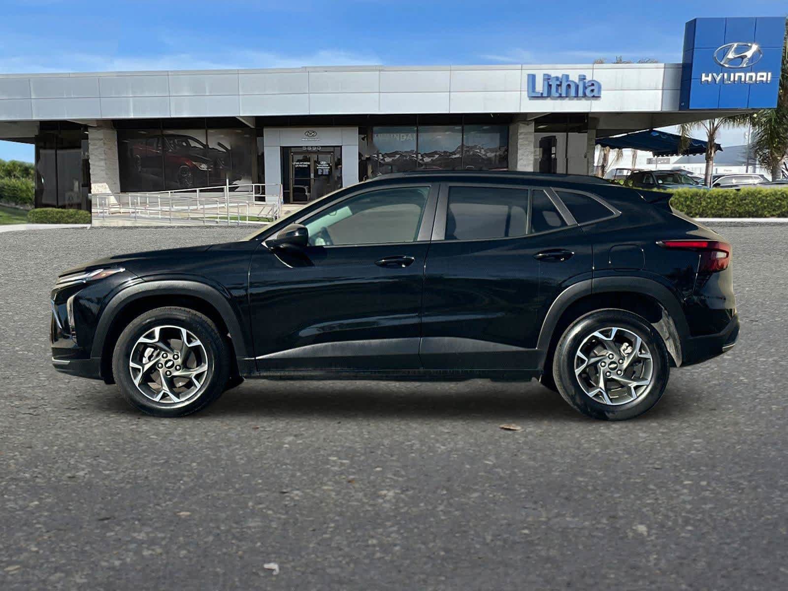 Used 2025 Chevrolet Trax LT FWD image 6