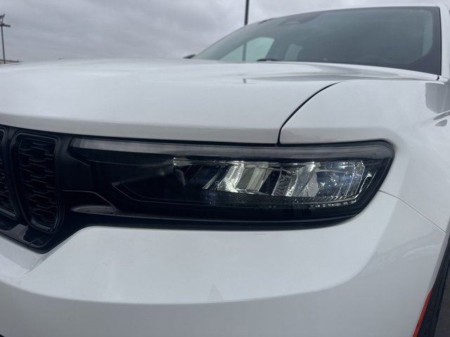 Used 2023 Jeep Grand Cherokee Limited w/ Black Appearance Package image 23