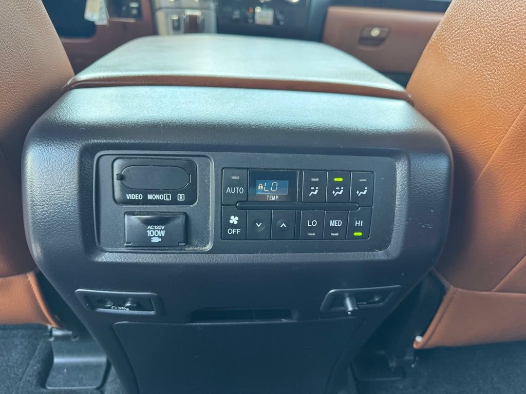 Used 2016 Toyota Sequoia Platinum AWD/4WD image 17