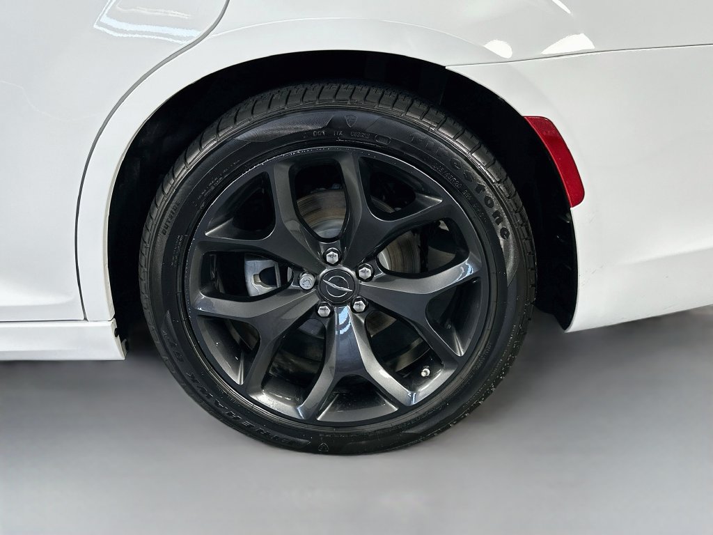 Used 2023 Chrysler 300 Touring L w/ Popular Equipment Group RWD image 33