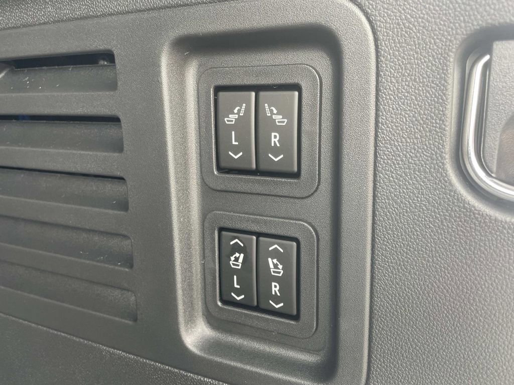 New 2026 Chevrolet Traverse High Country image 11