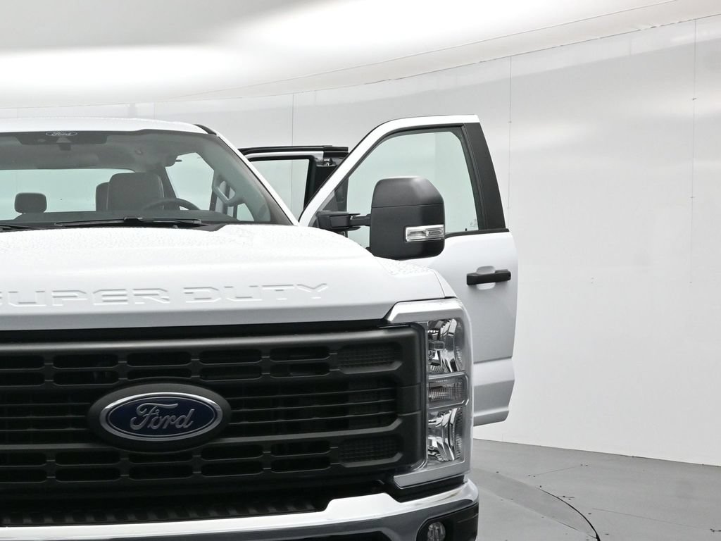 New 2026 Ford F250 XL w/ XL Chrome Package RWD image 25