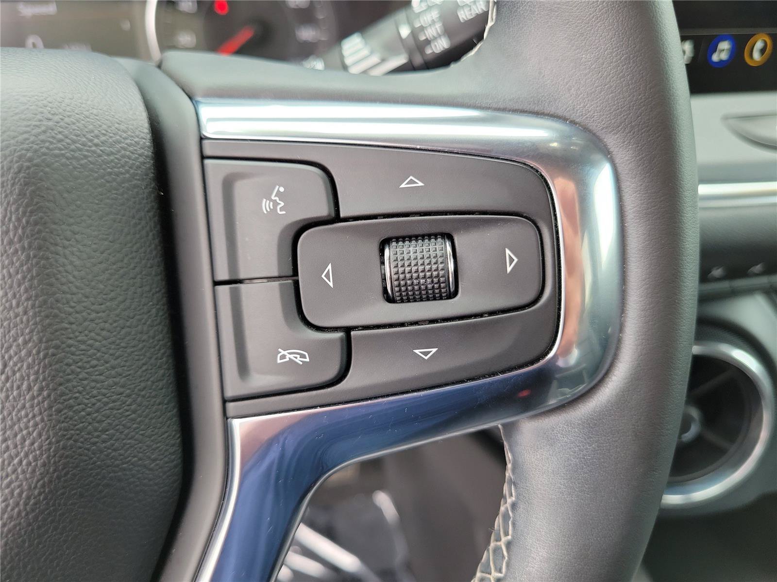 Used 2024 Chevrolet Blazer LT FWD image 24