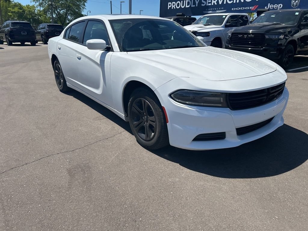 Used 2020 Dodge Charger SXT w/ Leather Interior Group RWD image 3