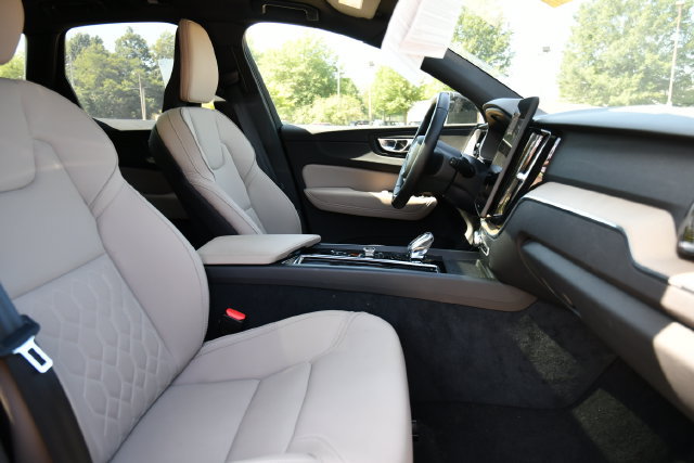 Certified 2026 Volvo XC60 B5 Plus AWD/4WD image 22