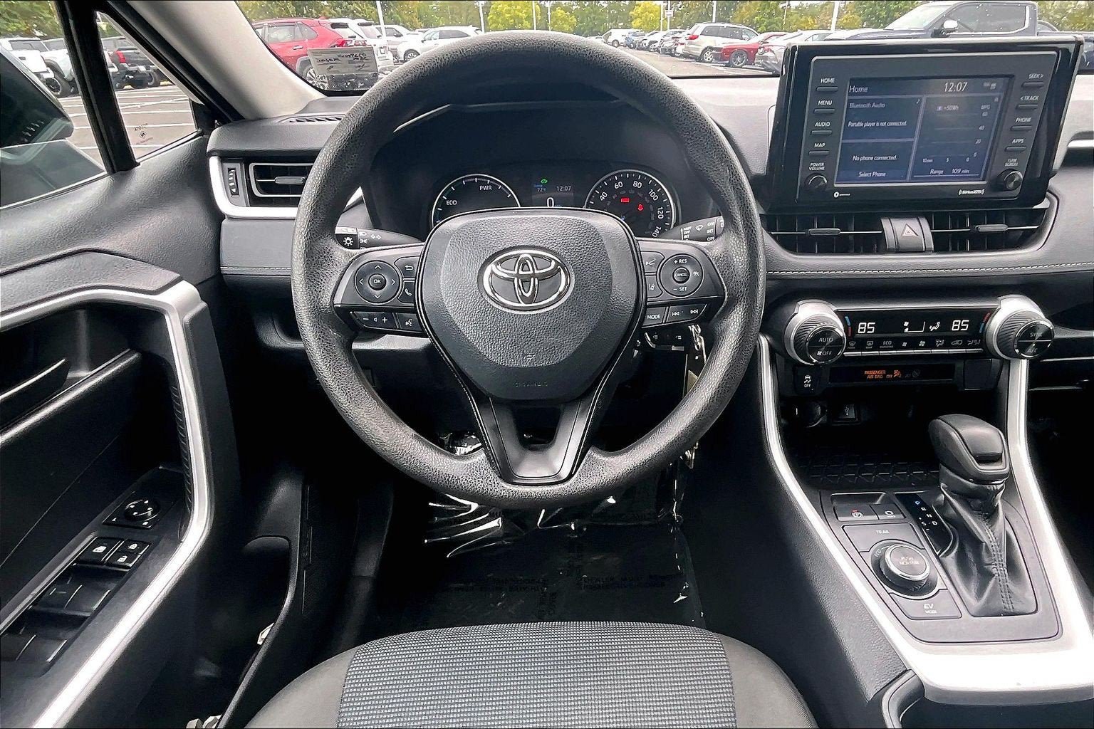 Used 2022 Toyota RAV4 LE AWD/4WD image 5