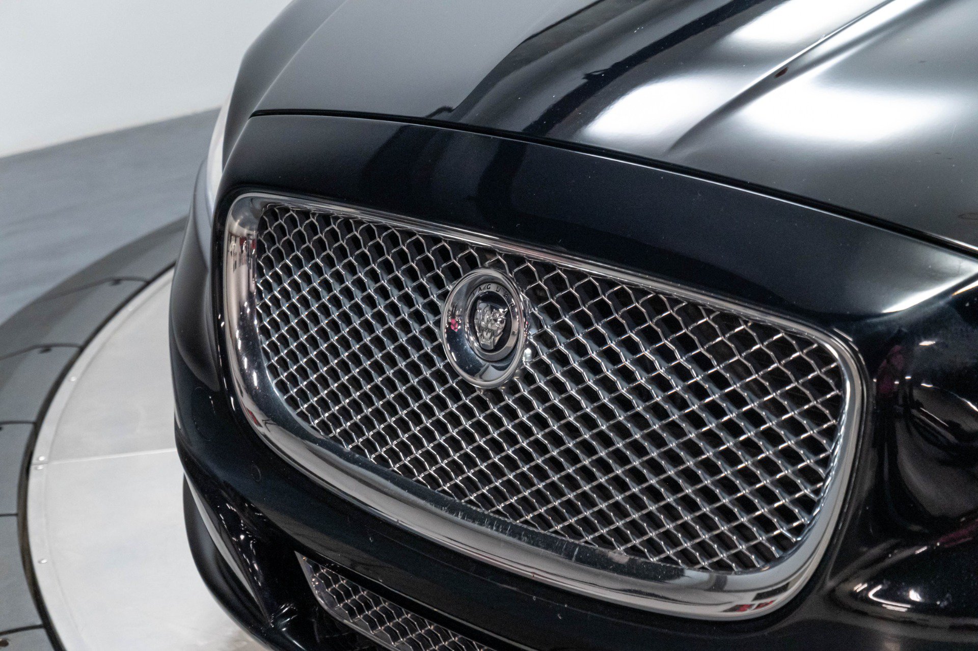 Used 2013 Jaguar XJ AWD image 45