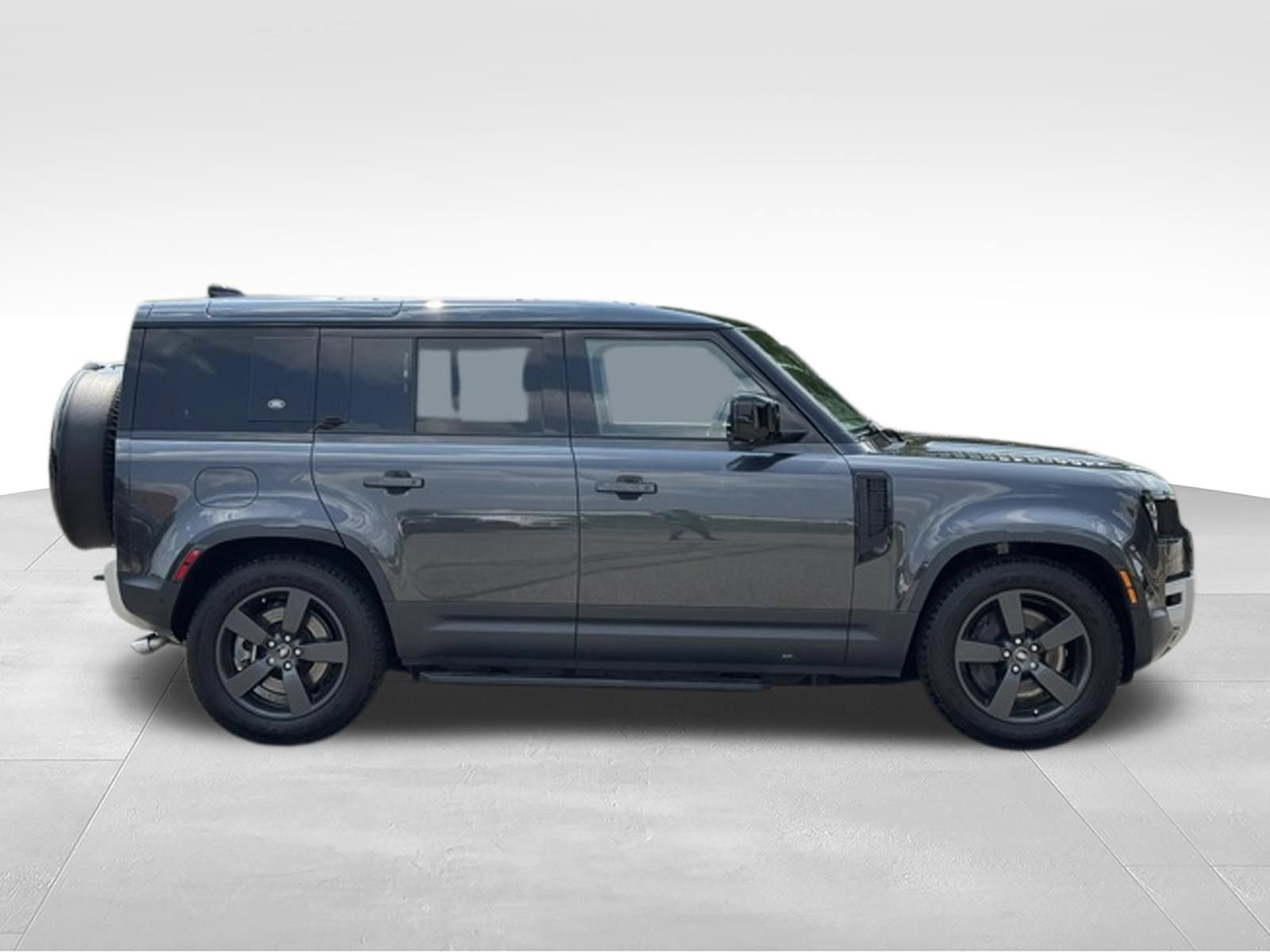 New 2024 Land Rover Defender 110 SE AWD/4WD image 9