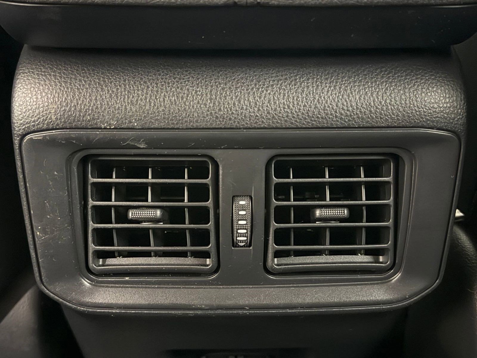 Used 2022 Toyota RAV4 XLE Premium image 23