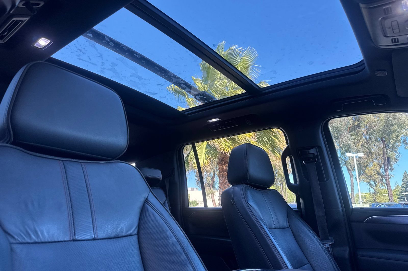 Used 2021 Chevrolet Suburban RST AWD/4WD image 22
