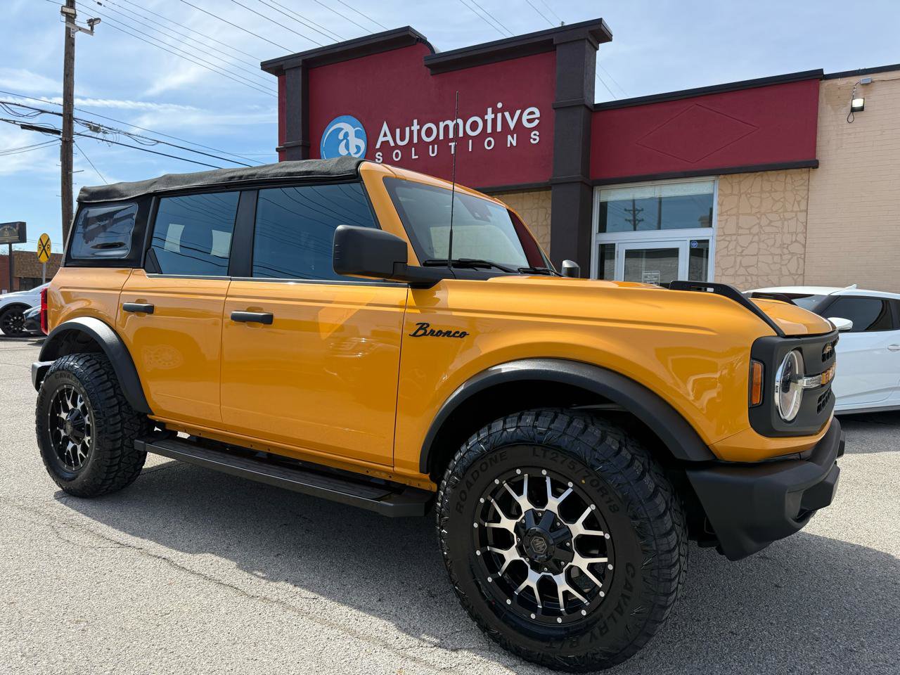 Used 2022 Ford Bronco 4-Door image 1
