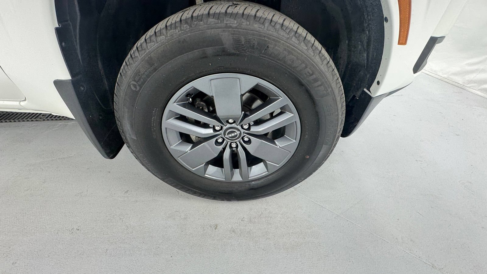 Certified 2025 Nissan Frontier SV AWD/4WD image 9